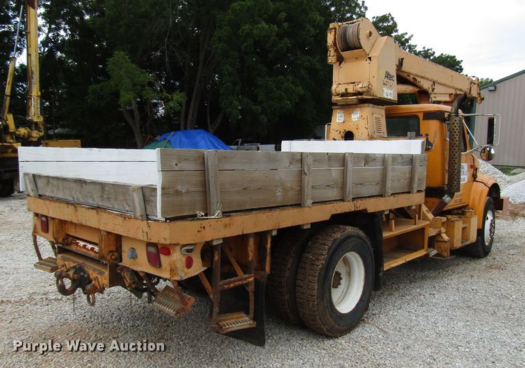 image for item DG1357 1990 International 4900 crane truck