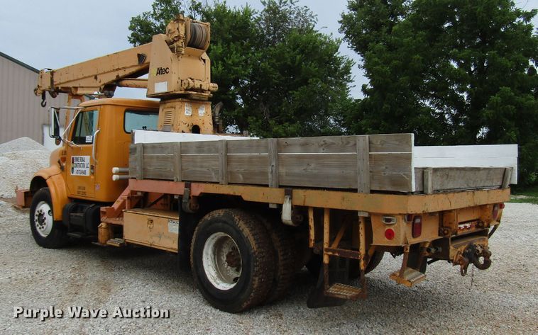 image for item DG1357 1990 International 4900 crane truck
