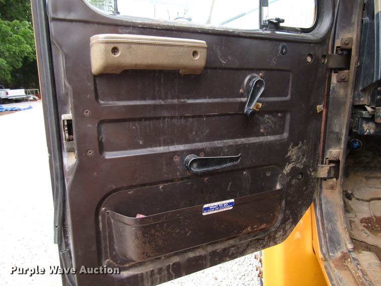 image for item DG1357 1990 International 4900 crane truck