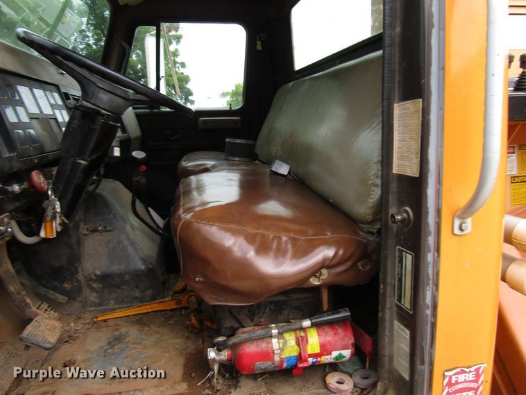 image for item DG1357 1990 International 4900 crane truck