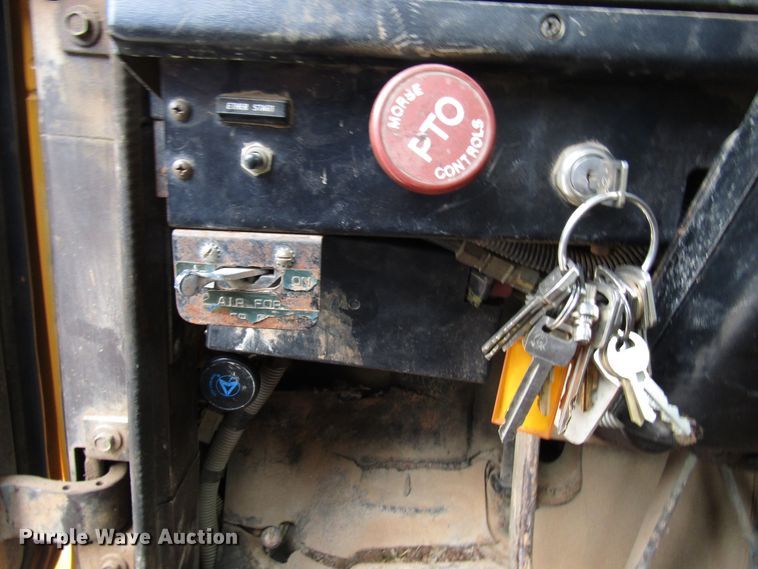 image for item DG1357 1990 International 4900 crane truck