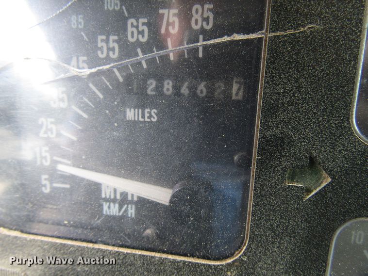 image for item DG1357 1990 International 4900 crane truck