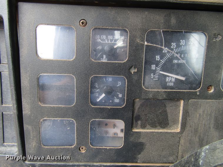 image for item DG1357 1990 International 4900 crane truck