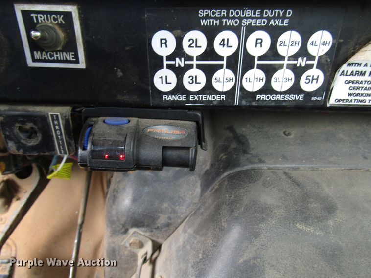 image for item DG1357 1990 International 4900 crane truck