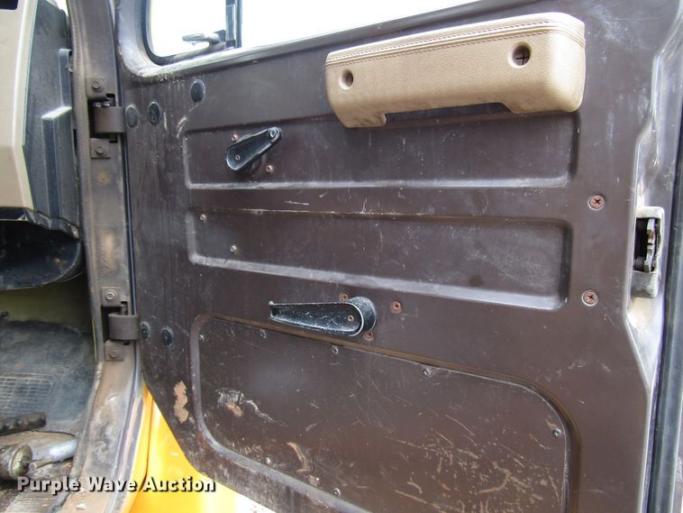 image for item DG1357 1990 International 4900 crane truck