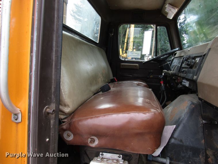 image for item DG1357 1990 International 4900 crane truck