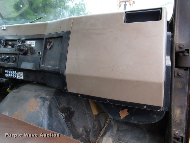 image for item DG1357 1990 International 4900 crane truck