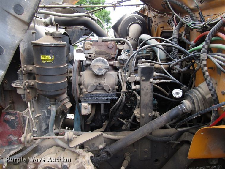 image for item DG1357 1990 International 4900 crane truck