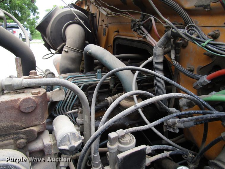 image for item DG1357 1990 International 4900 crane truck