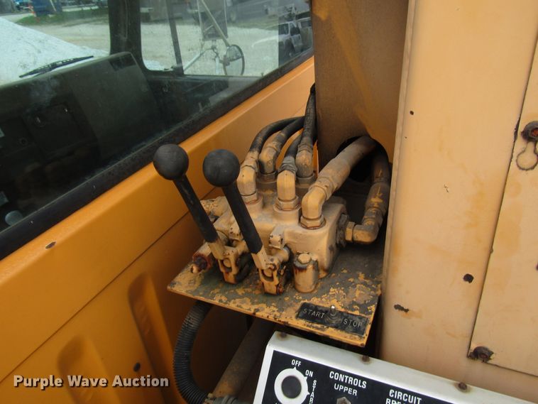 image for item DG1357 1990 International 4900 crane truck