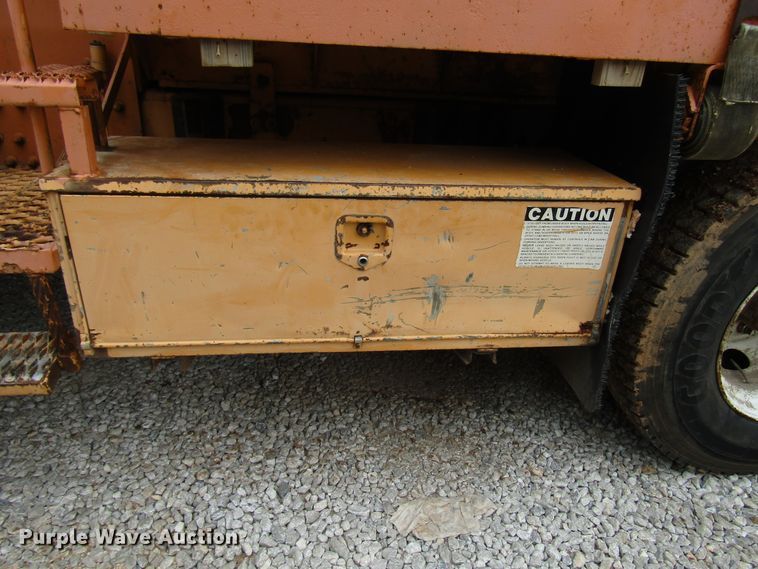 image for item DG1357 1990 International 4900 crane truck