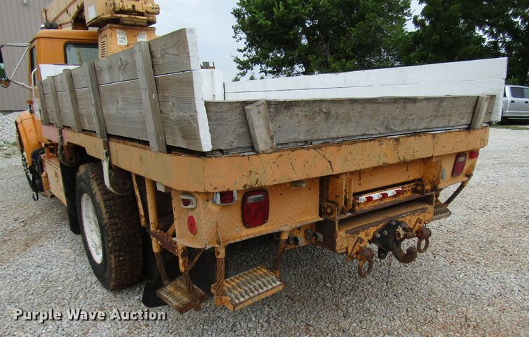 image for item DG1357 1990 International 4900 crane truck