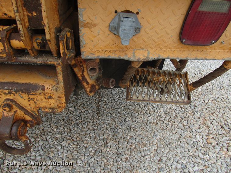 image for item DG1357 1990 International 4900 crane truck
