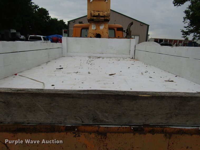 image for item DG1357 1990 International 4900 crane truck