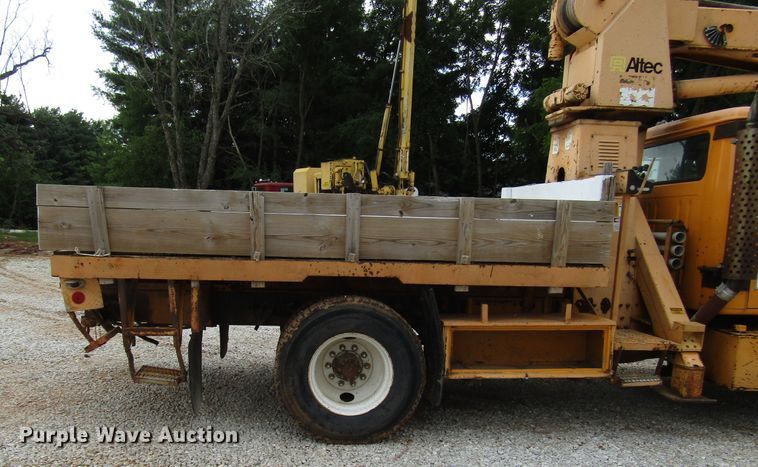 image for item DG1357 1990 International 4900 crane truck