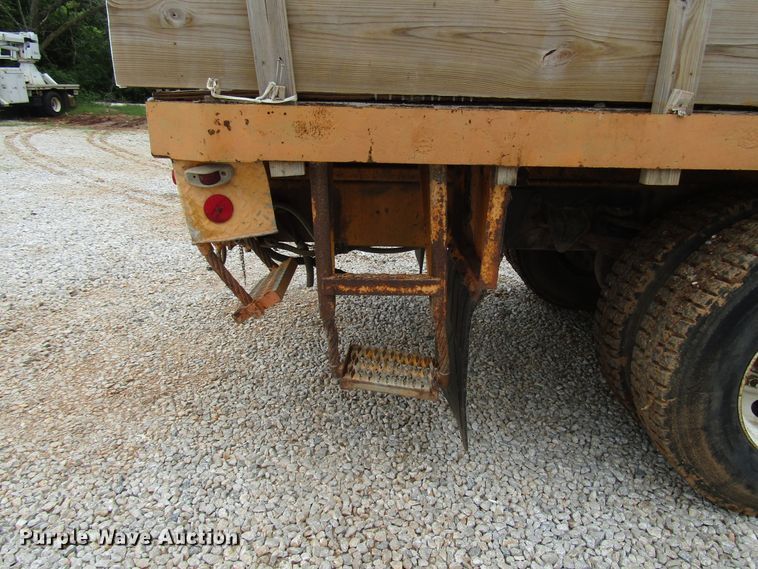 image for item DG1357 1990 International 4900 crane truck