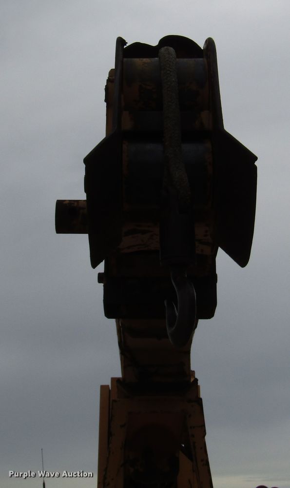 image for item DG1357 1990 International 4900 crane truck