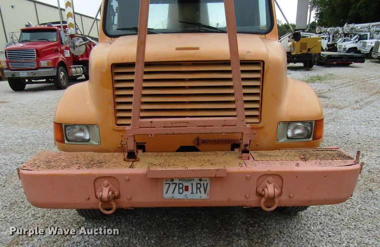 image for item DG1357 1990 International 4900 crane truck