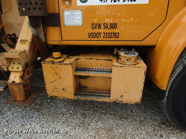 image for item DG1357 1990 International 4900 crane truck