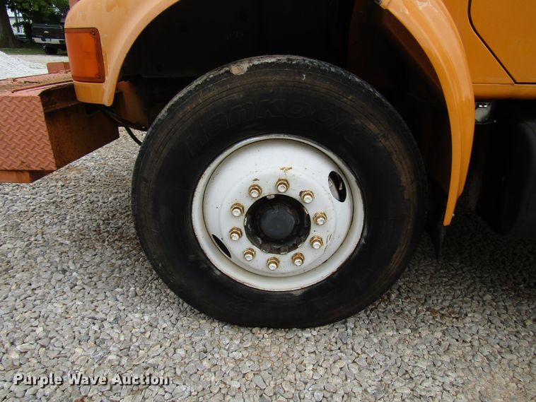 image for item DG1357 1990 International 4900 crane truck