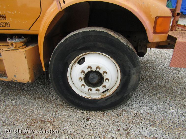 image for item DG1357 1990 International 4900 crane truck