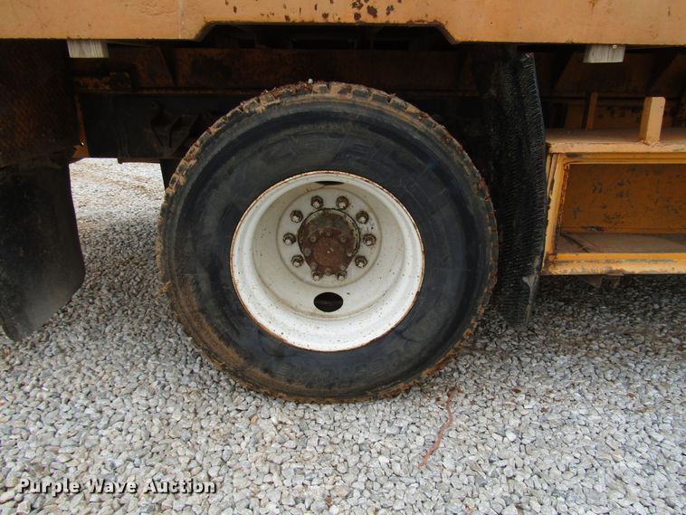 image for item DG1357 1990 International 4900 crane truck