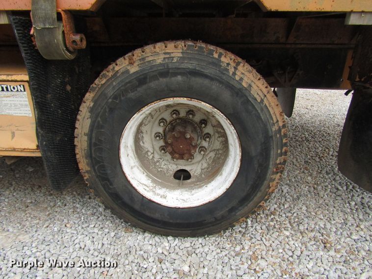 image for item DG1357 1990 International 4900 crane truck