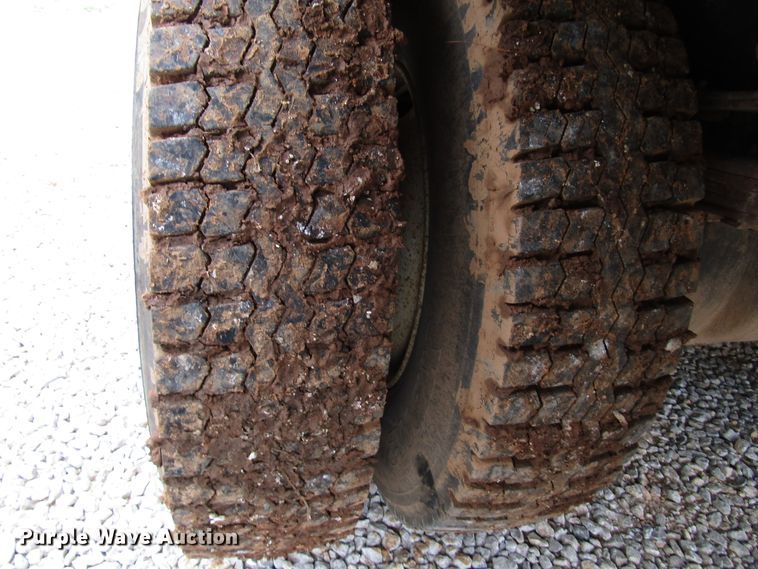 image for item DG1357 1990 International 4900 crane truck