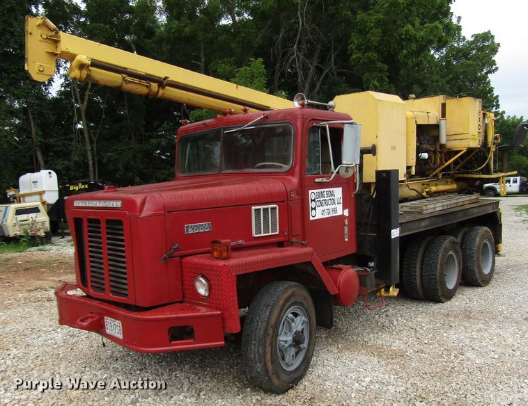 image for item DG1358 1973 International Paystar 5000 pressure digger truck