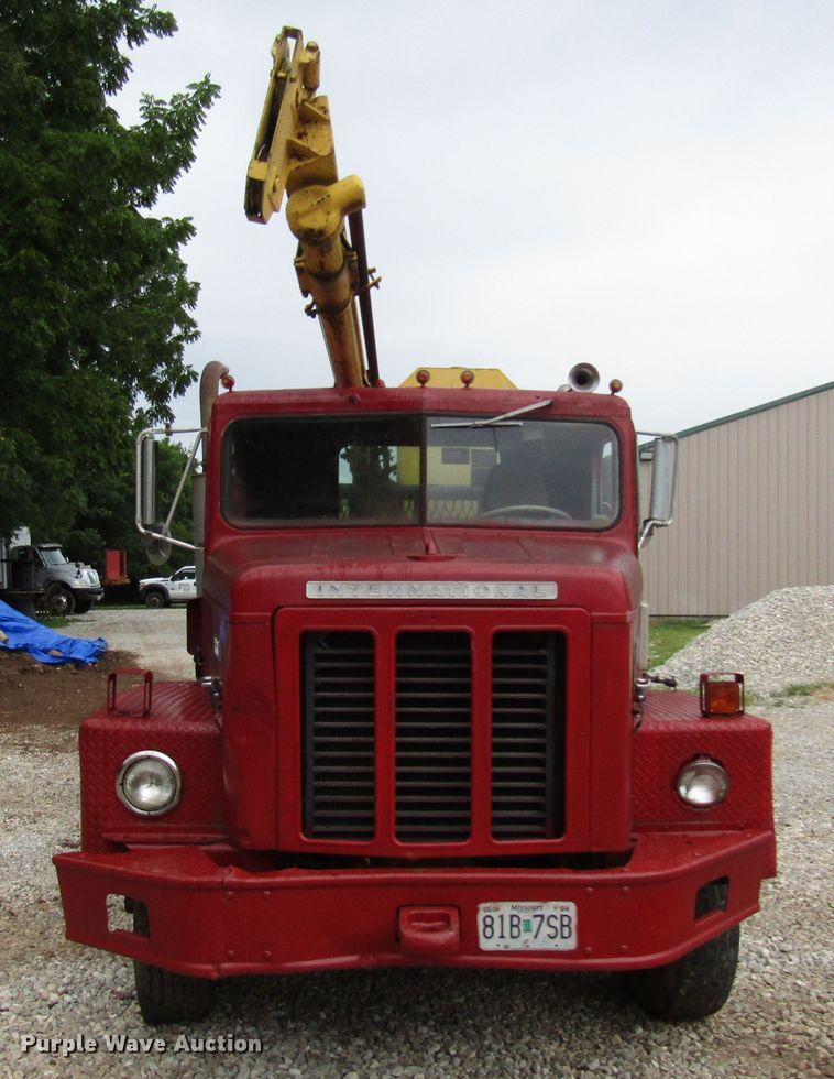 image for item DG1358 1973 International Paystar 5000 pressure digger truck