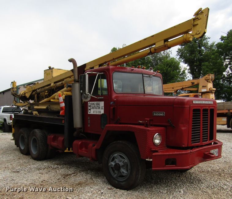 image for item DG1358 1973 International Paystar 5000 pressure digger truck