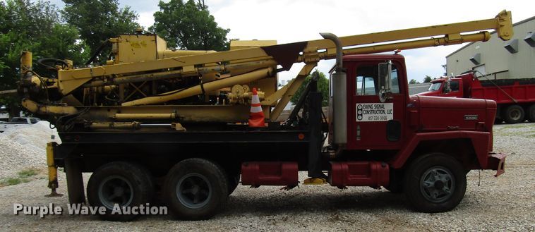 image for item DG1358 1973 International Paystar 5000 pressure digger truck