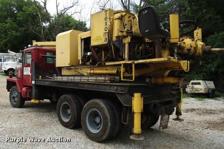 image for item DG1358 1973 International Paystar 5000 pressure digger truck