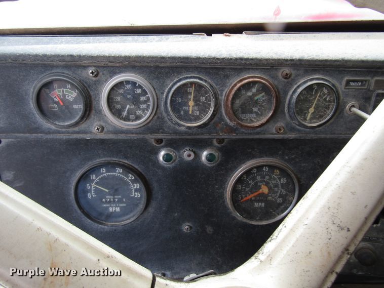 image for item DG1358 1973 International Paystar 5000 pressure digger truck