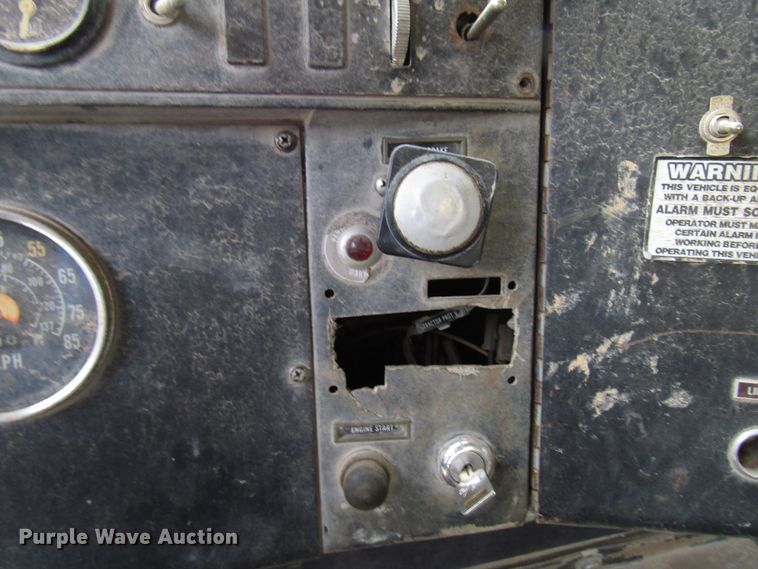 image for item DG1358 1973 International Paystar 5000 pressure digger truck