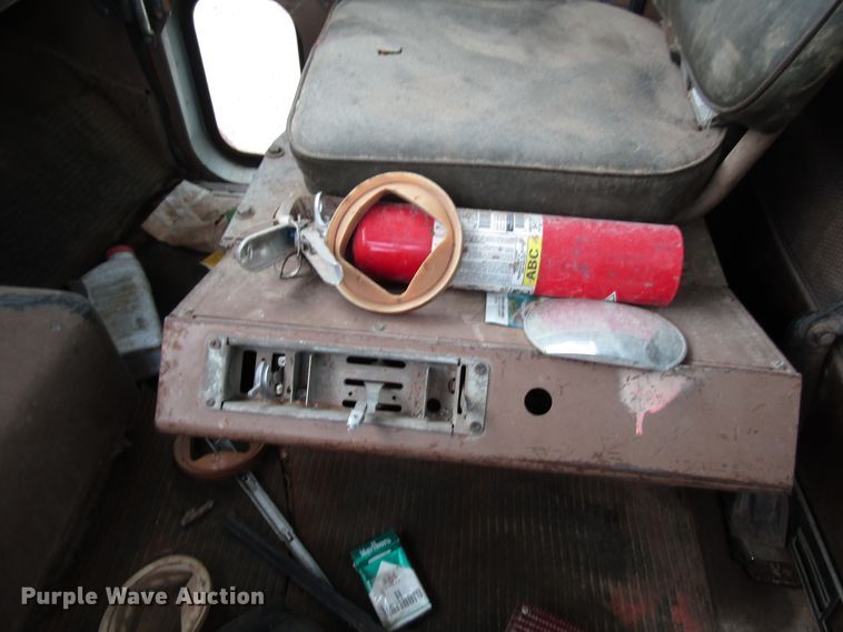 image for item DG1358 1973 International Paystar 5000 pressure digger truck