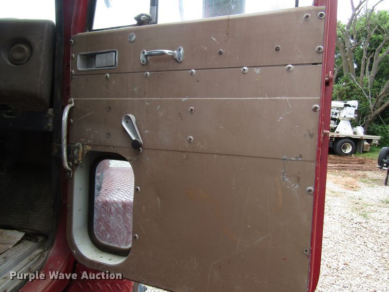 image for item DG1358 1973 International Paystar 5000 pressure digger truck