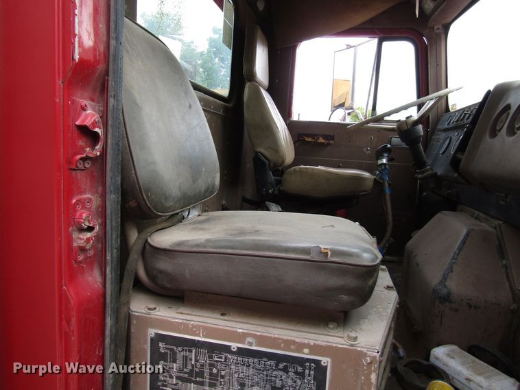 image for item DG1358 1973 International Paystar 5000 pressure digger truck