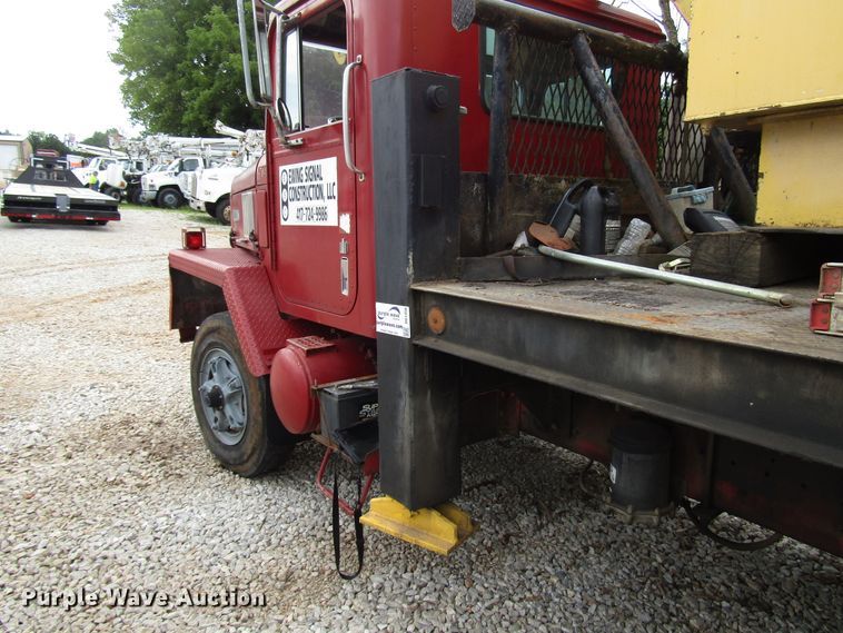 image for item DG1358 1973 International Paystar 5000 pressure digger truck