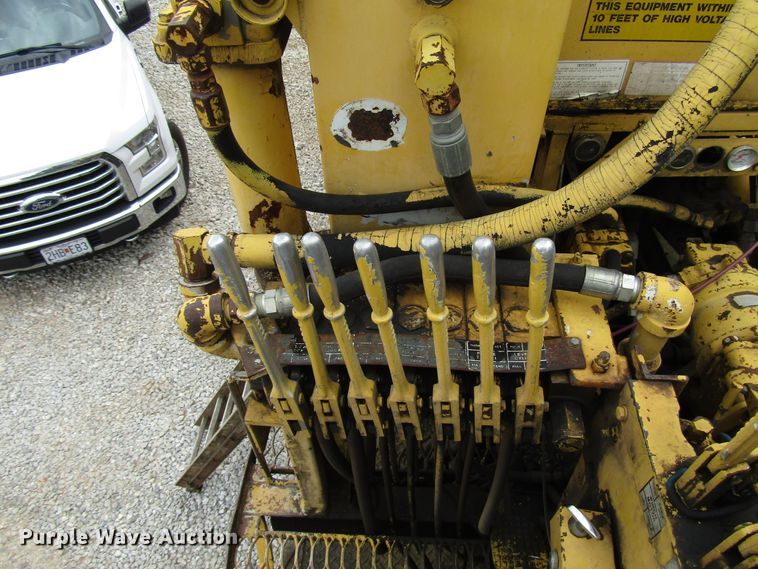 image for item DG1358 1973 International Paystar 5000 pressure digger truck