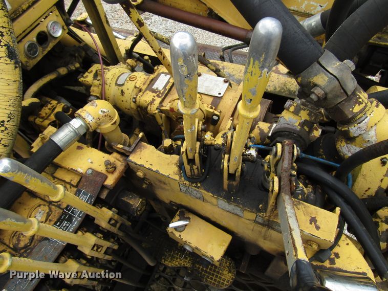 image for item DG1358 1973 International Paystar 5000 pressure digger truck