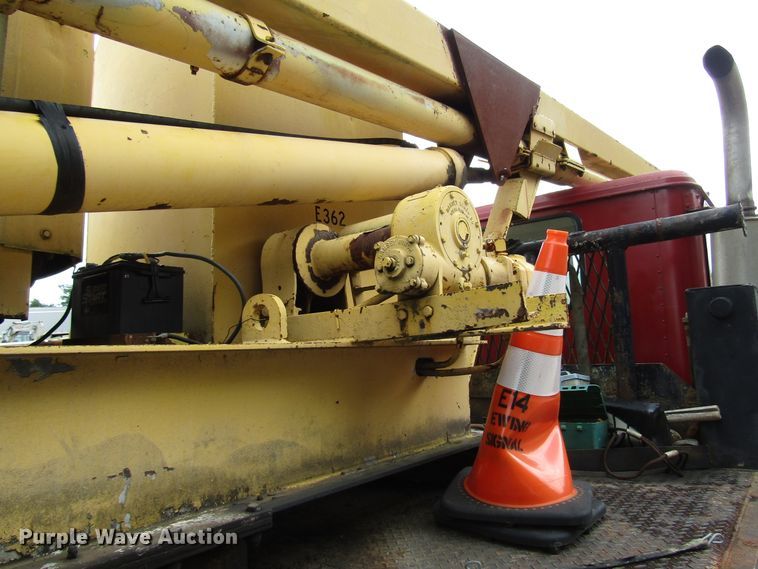 image for item DG1358 1973 International Paystar 5000 pressure digger truck