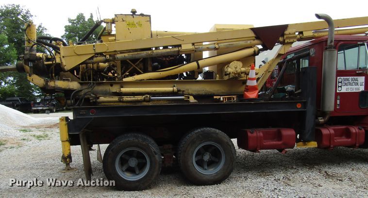 image for item DG1358 1973 International Paystar 5000 pressure digger truck