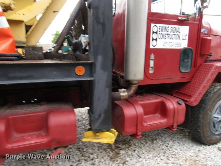 image for item DG1358 1973 International Paystar 5000 pressure digger truck