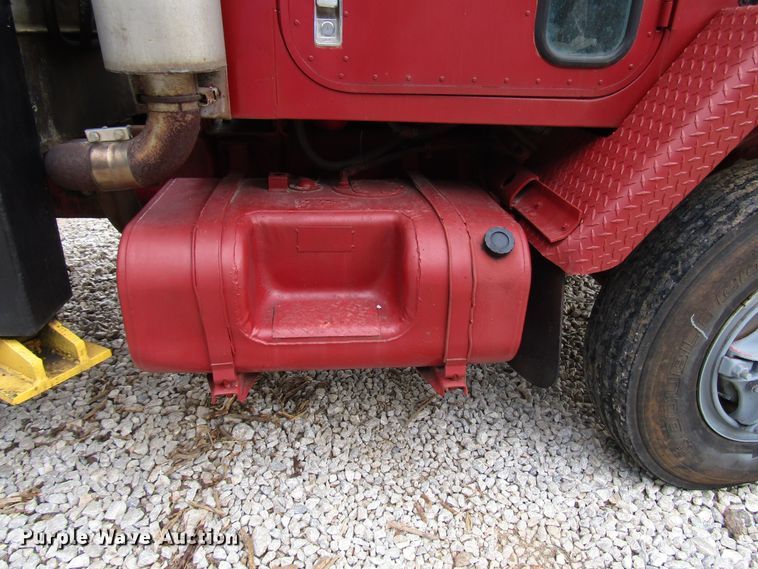 image for item DG1358 1973 International Paystar 5000 pressure digger truck