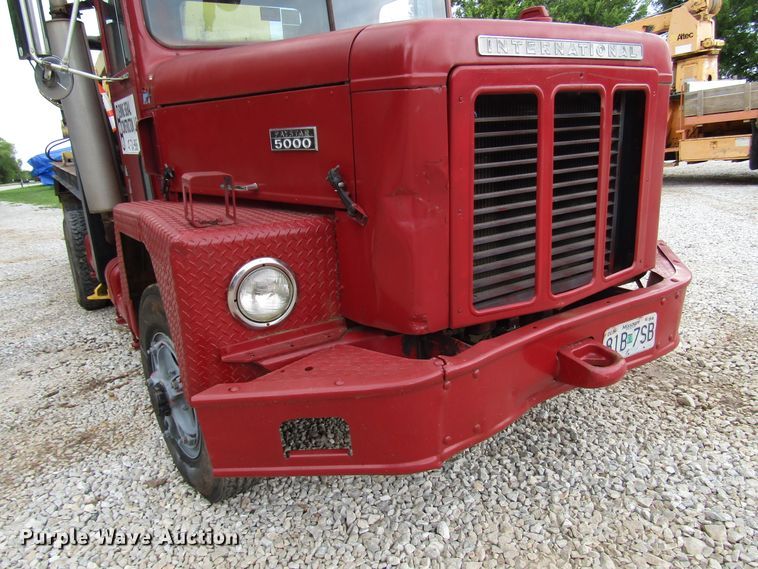 image for item DG1358 1973 International Paystar 5000 pressure digger truck