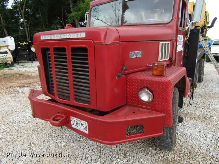 image for item DG1358 1973 International Paystar 5000 pressure digger truck