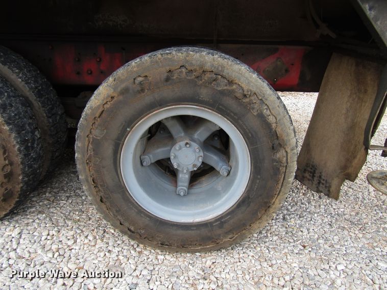 image for item DG1358 1973 International Paystar 5000 pressure digger truck