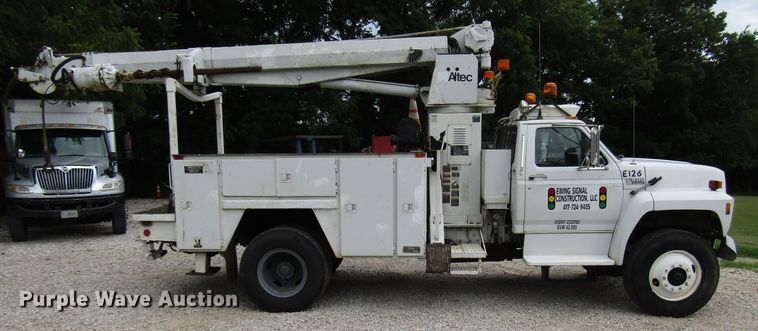 image for item DG1360 1991 Ford F800 digger derrick truck
