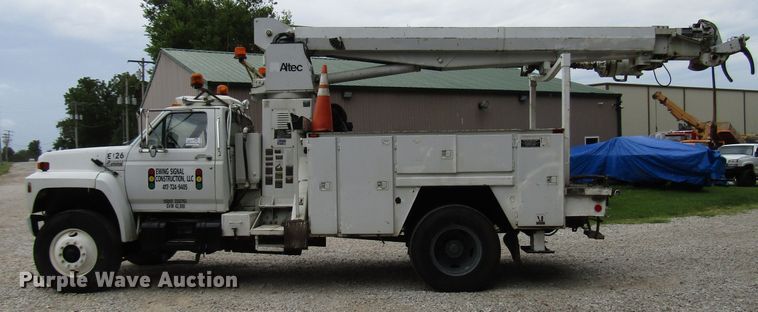 image for item DG1360 1991 Ford F800 digger derrick truck